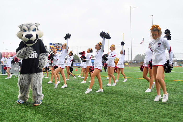 Tualatin.Central-Catholic.6A-football-final.Leon-Neuschwander.3